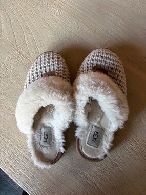 UGG Cozy Knit Genuine Shearling in cream knit